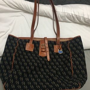 Dooney & Bourke Bags - Dooney & Bourke Large Tote Dooney & Bourke Bags - Dooney & Bourke Large Tote